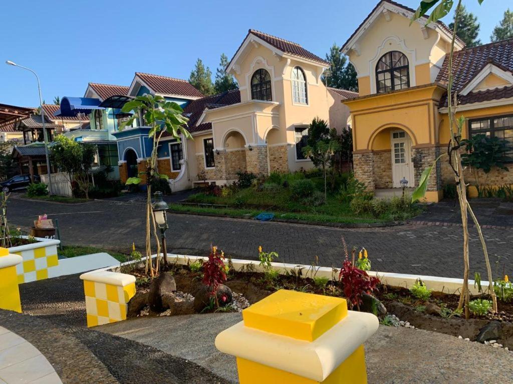 Villa Wubao Kota Bunga 3 Kamar Harga Budget Cinengangirang Ngoại thất bức ảnh