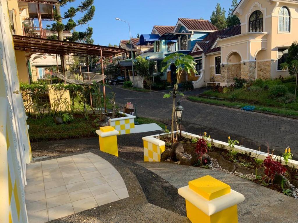 Villa Wubao Kota Bunga 3 Kamar Harga Budget Cinengangirang Ngoại thất bức ảnh